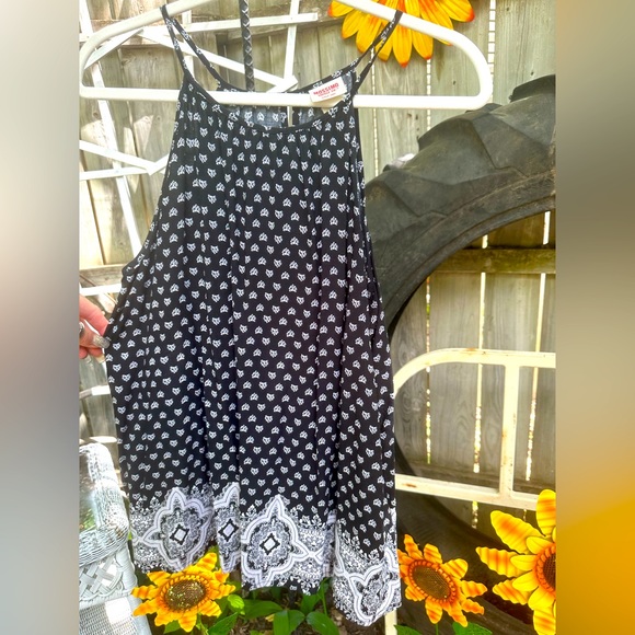 Mossimo Supply Co. Tops - Mossimo supply co since 1987, Flowy black 
Cute, Lightweight Tank Top Size L